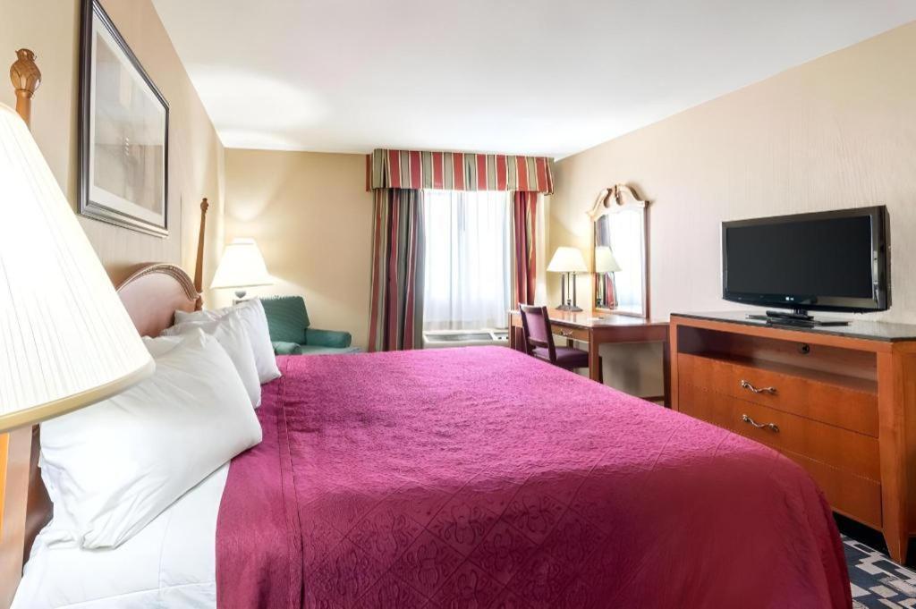 Quality Inn Ripley Eksteriør bilde
